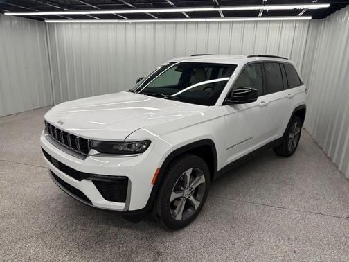 Bright White Clearcoat 2026 Jeep Grand Cherokee Limited