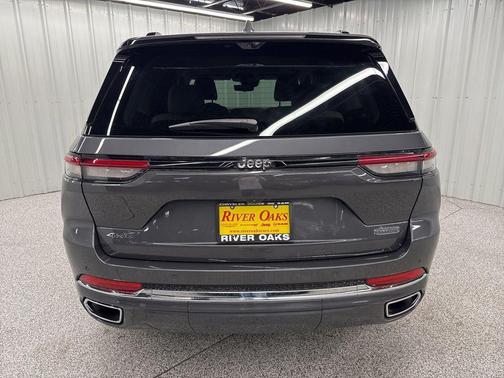 Metallic 2022 Jeep Grand Cherokee Overland