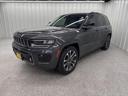 Metallic 2022 Jeep Grand Cherokee Overland