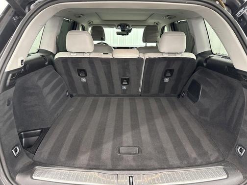 Metallic 2022 Jeep Grand Cherokee Overland