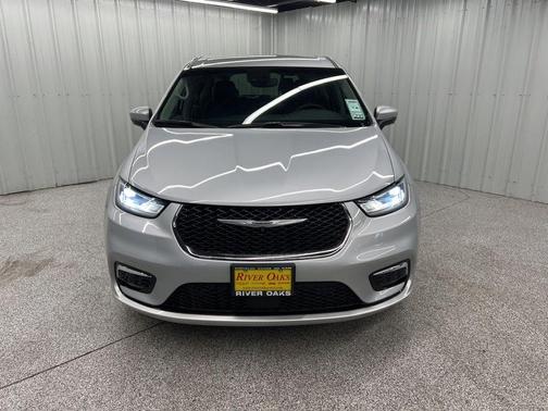 2023 Chrysler Pacifica Touring-L