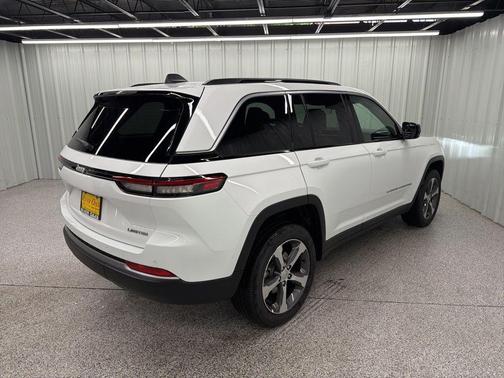 Bright White Clearcoat 2026 Jeep Grand Cherokee Limited