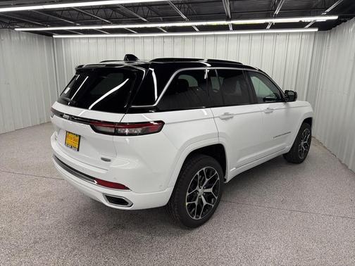 2025 Jeep Grand Cherokee Summit