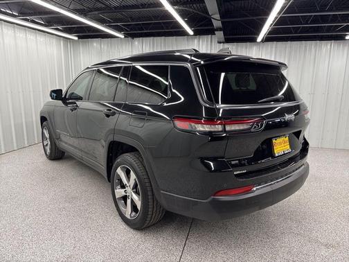 Diamond Black 2022 Jeep Grand Cherokee L Limited