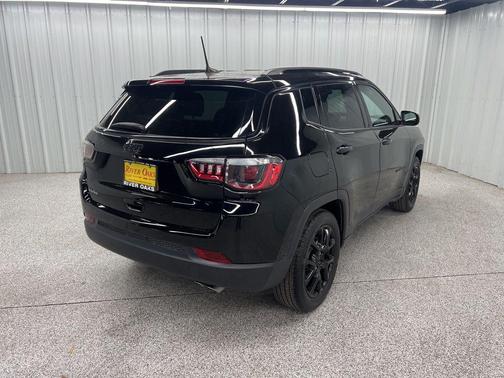Diamond Black 2022 Jeep Compass Altitude