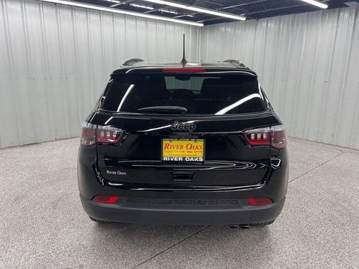 Diamond Black 2022 Jeep Compass Altitude