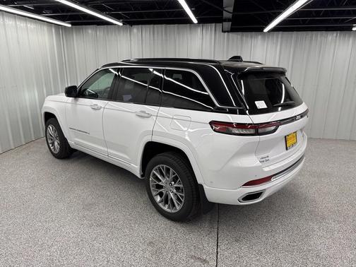 2025 Jeep Grand Cherokee Summit
