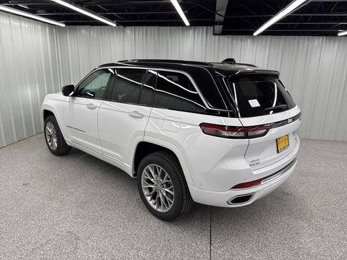 2025 Jeep Grand Cherokee Summit