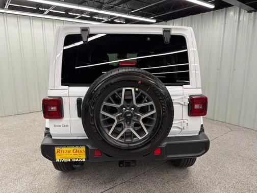 Bright White Clearcoat 2024 Jeep Wrangler Sahara