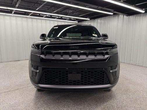 2026 Jeep Grand Wagoneer 