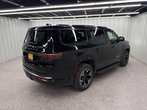 2025 Jeep Wagoneer Base