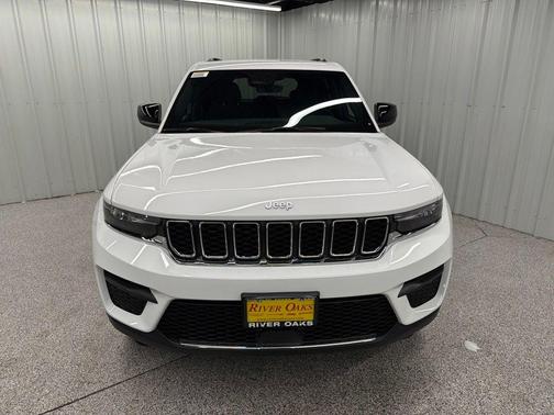 Bright White Clearcoat 2026 Jeep Grand Cherokee Laredo