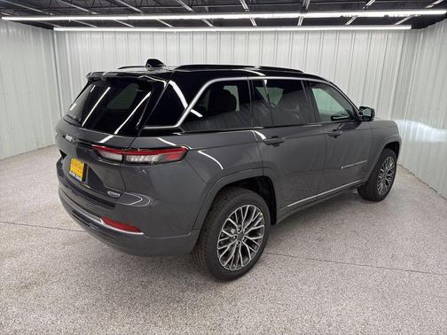 Metallic 2026 Jeep Grand Cherokee Summit