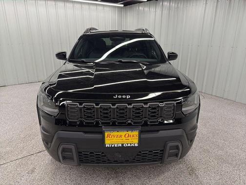 Diamond Black 2026 Jeep Cherokee Overland