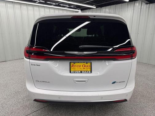Bright White Clearcoat 2022 Chrysler Pacifica Hybrid Pinnacle
