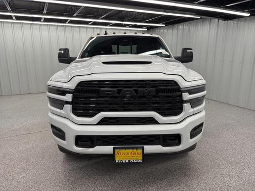 2026 RAM 3500 Limited