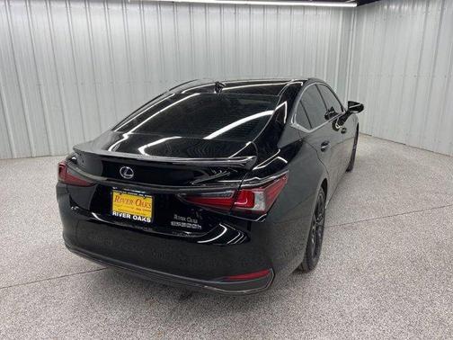 Obsidian Black 2022 Lexus ES 300h