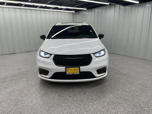 2023 Chrysler Pacifica Hybrid Limited