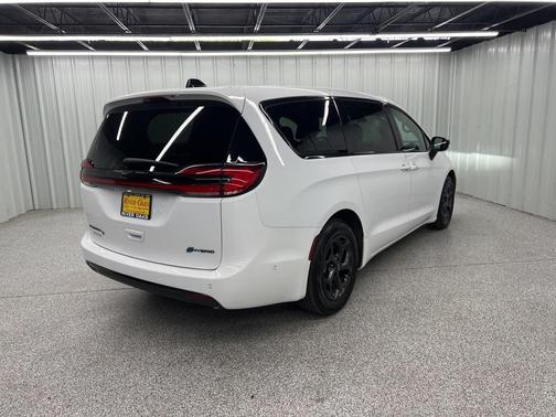 2023 Chrysler Pacifica Hybrid Limited