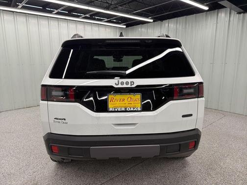 Bright White Clearcoat 2026 Jeep Cherokee Overland