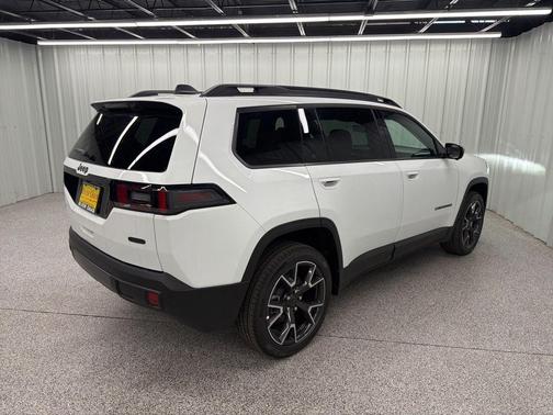 Bright White Clearcoat 2026 Jeep Cherokee Overland