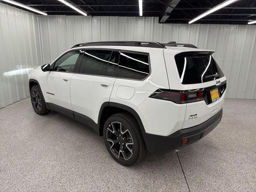 Bright White Clearcoat 2026 Jeep Cherokee Overland
