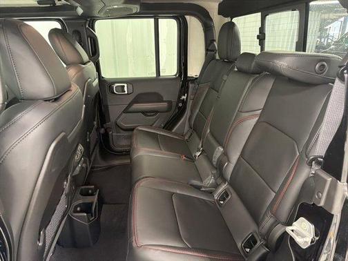 Black Clearcoat 2026 Jeep Gladiator Rubicon