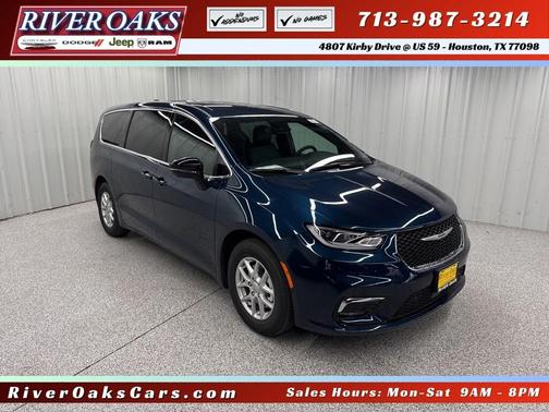 2025 Chrysler Pacifica Select