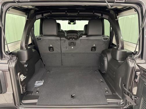Granite Crystal Clearcoat Metallic 2026 Jeep Wrangler Rubicon