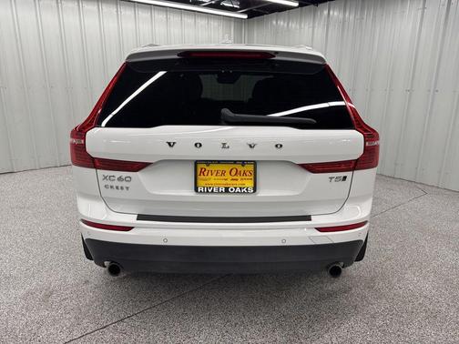 Ice White 2021 Volvo XC60 T5 Momentum