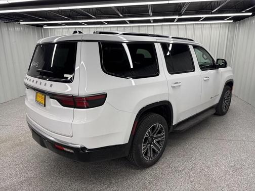 2025 Jeep Wagoneer Base