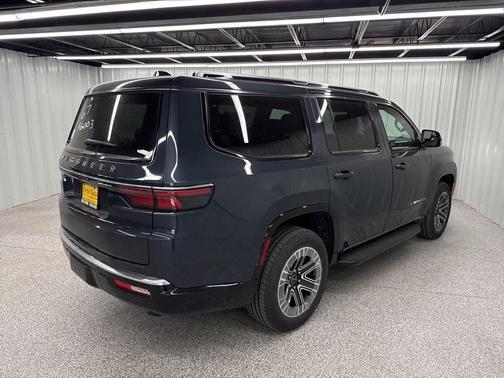 2025 Jeep Wagoneer Base