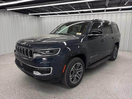 2025 Jeep Wagoneer Base