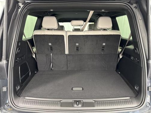 2025 Jeep Wagoneer Base
