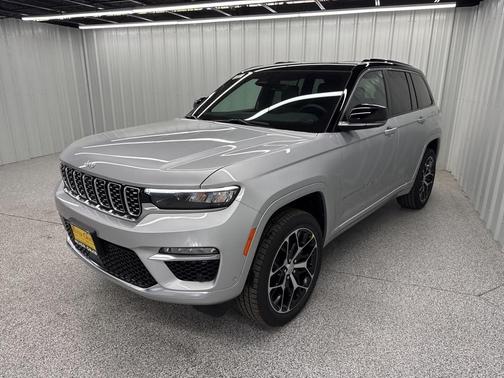 2025 Jeep Grand Cherokee Summit