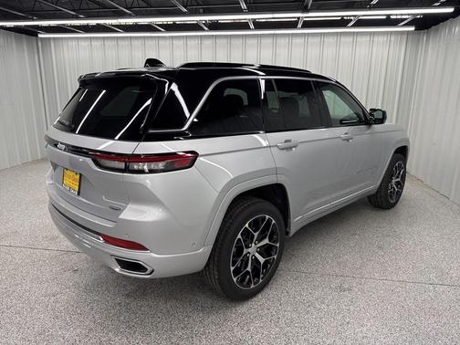 2025 Jeep Grand Cherokee Summit