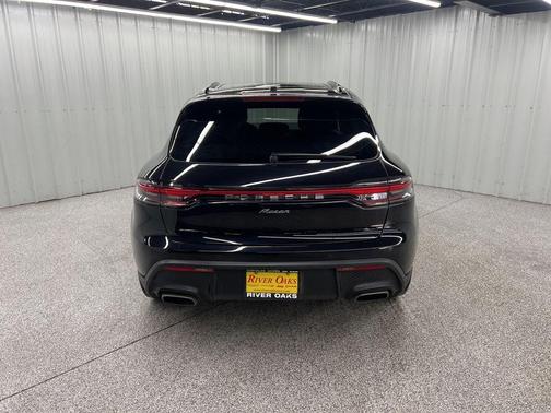 2022 Porsche Macan Base