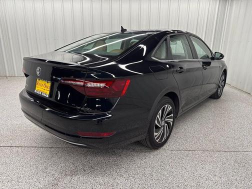 Deep Black Pearl Effect 2020 Volkswagen Jetta 1.4T SEL