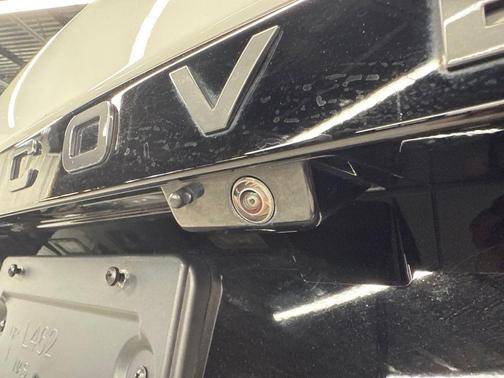 Fuji White 2025 Land Rover Discovery P300 Dynamic SE