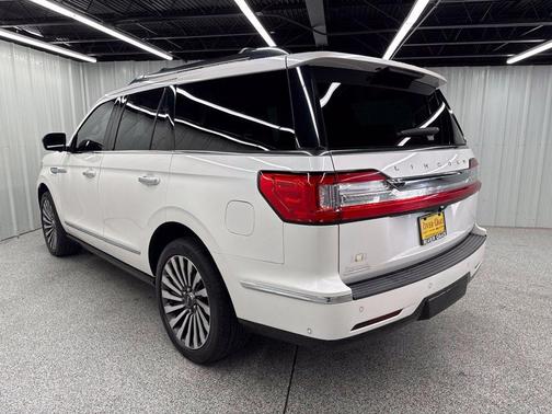 White Platinum Clearcoat Metallic 2018 Lincoln Navigator Reserve