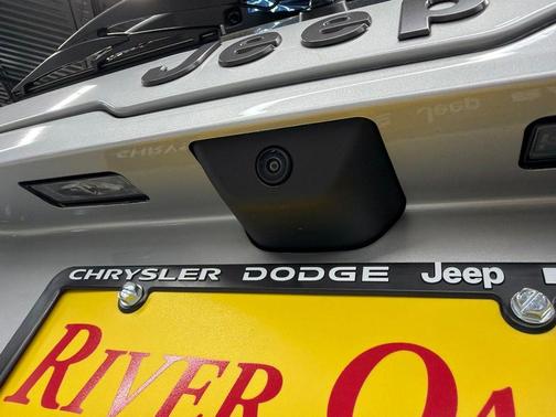 Silver Zynith Clearcoat 2026 Jeep Cherokee LAREDO/LIMITED