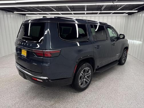 2025 Jeep Wagoneer Base
