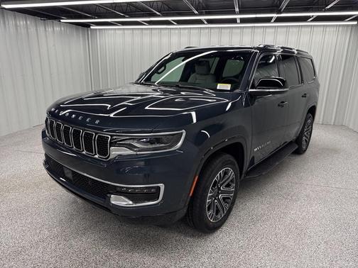 2025 Jeep Wagoneer Base