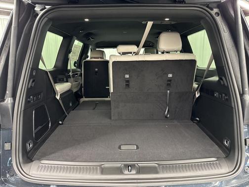 2025 Jeep Wagoneer Base
