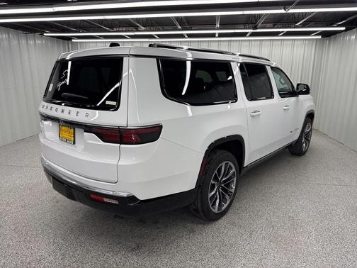 2025 Jeep Wagoneer L Series III