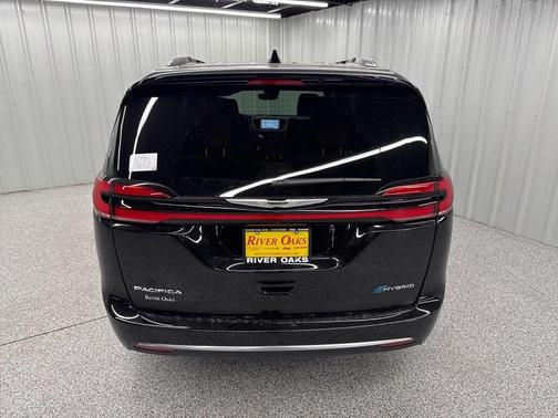2025 Chrysler Pacifica Hybrid Pinnacle