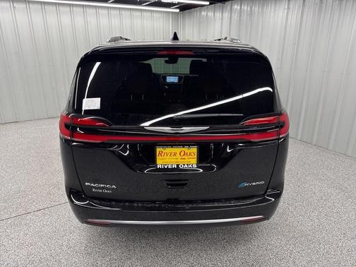2025 Chrysler Pacifica Hybrid Pinnacle