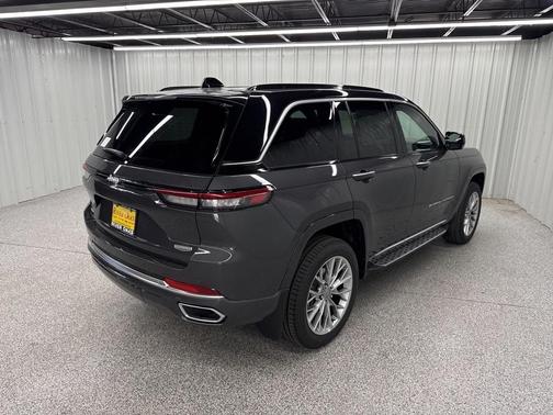 2025 Jeep Grand Cherokee Summit