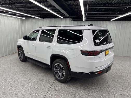 2025 Jeep Wagoneer Base