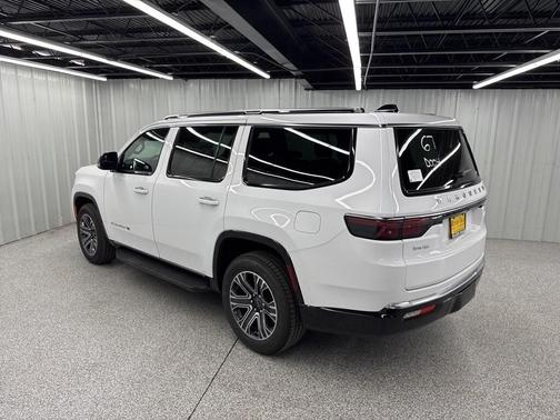 2025 Jeep Wagoneer Base